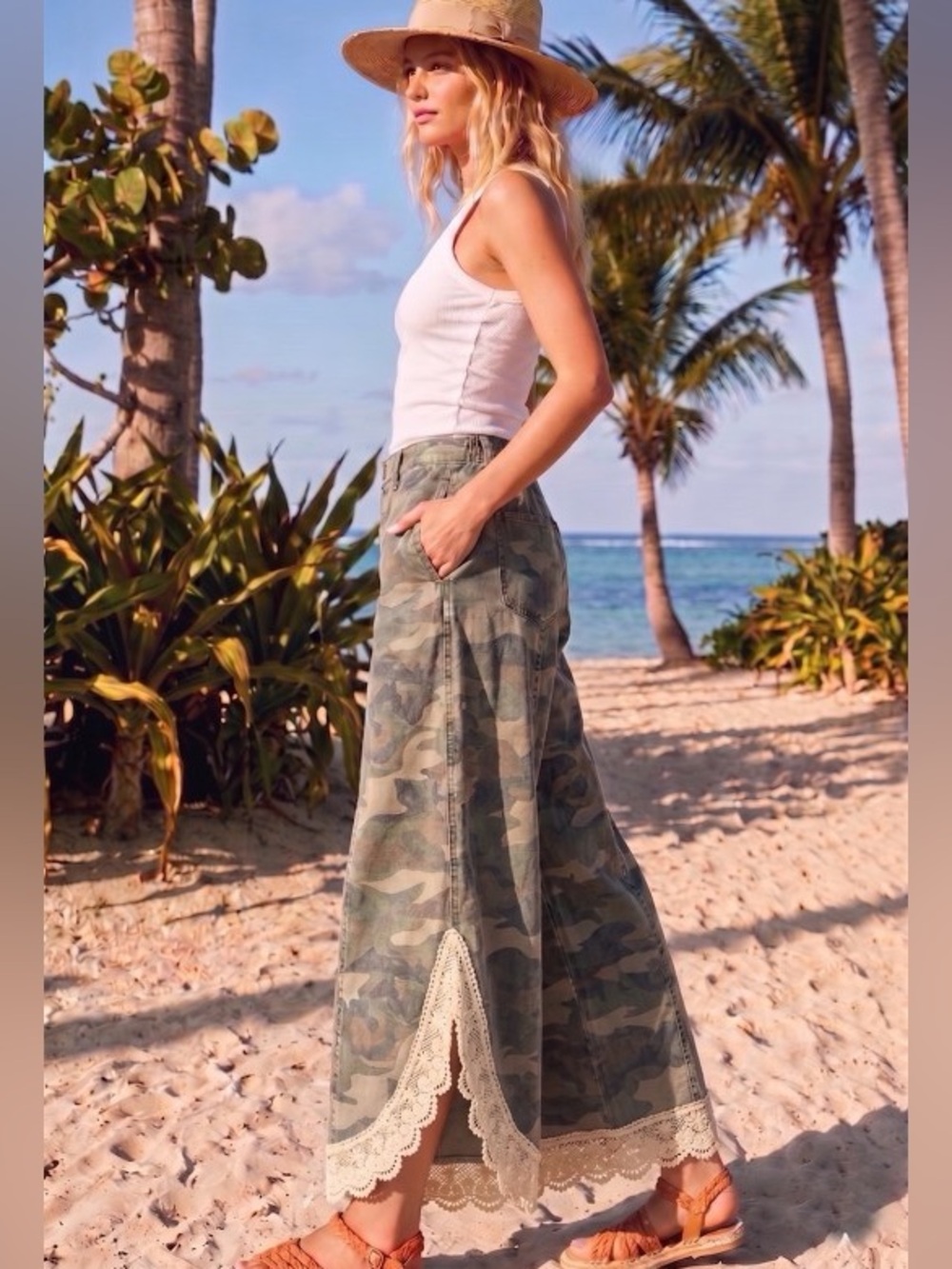 Effortless Boho Vibe: LovLov Lace Tulip Washed Camo Relaxed Fit Jeans Pants - Picture 2 of 6